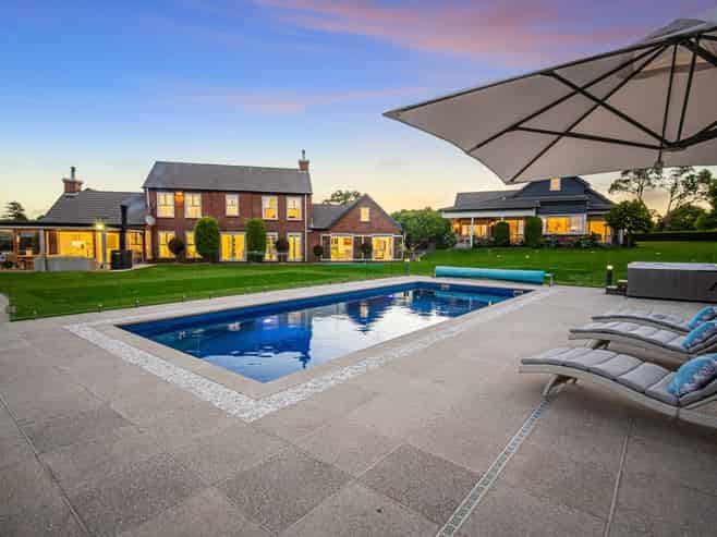 287 Clifton Road, Whitford