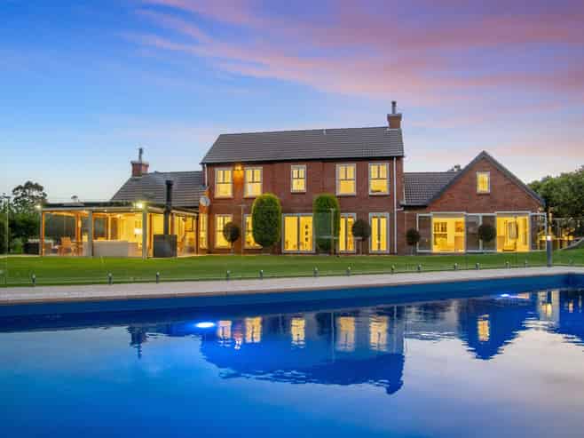 287 Clifton Road, Whitford