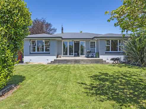 5667 West Coast Road, Springfield