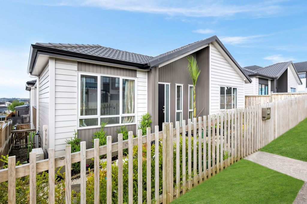 Sold 100 Thomas Road, Flat Bush realestate.co.nz