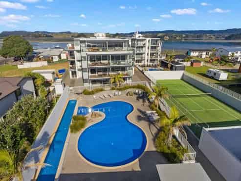 Stunning Beachside Freehold Apartment & Business