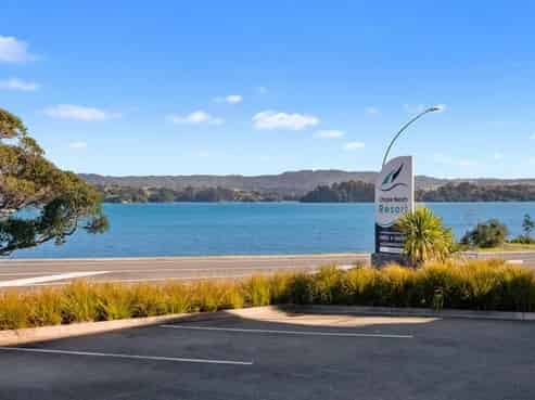 Stunning Beachside Freehold Apartment & Business