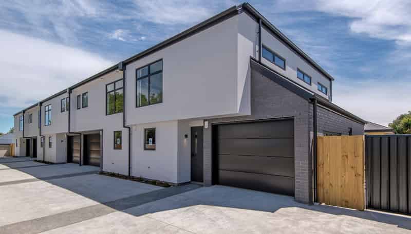677 Worcester Street, Linwood