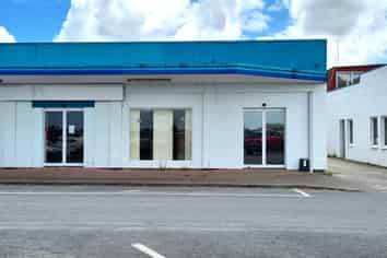 COMMERCIAL BUILDING - PRIME CORNER SITE