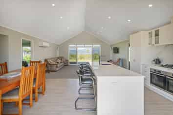 165 Kelly Jade Avenue, Matarangi
