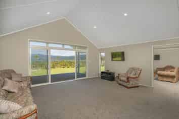 165 Kelly Jade Avenue, Matarangi