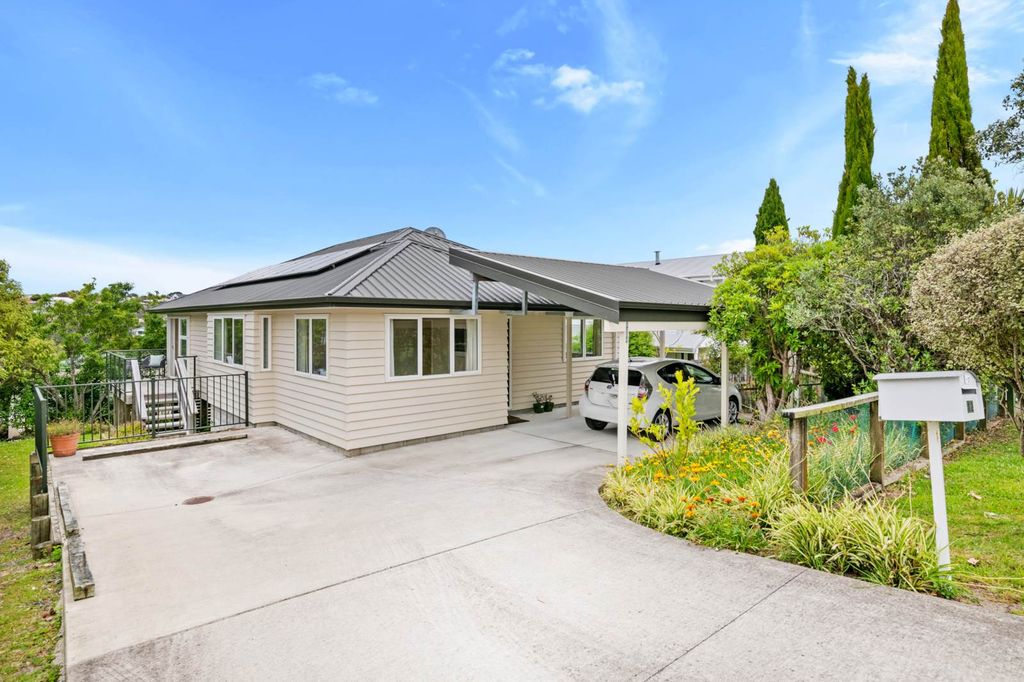 Sold 12 Kiteroa Terrace, Rothesay Bay realestate.co.nz