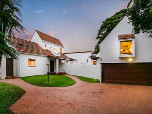 531 Scenic Drive, Waiatarua