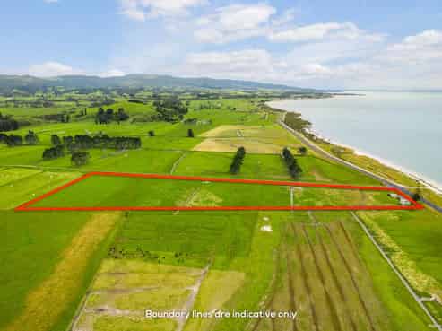 587 East Coast Road, Kaiaua