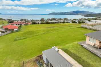 8 Freyja Crescent, Coopers Beach