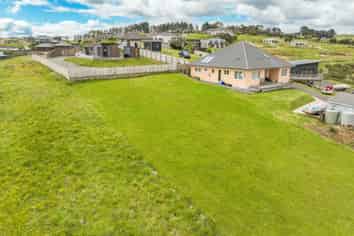 8 Freyja Crescent, Coopers Beach