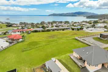 8 Freyja Crescent, Coopers Beach