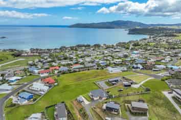 8 Freyja Crescent, Coopers Beach