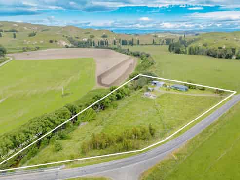 978 Pourerere Road, Omakere