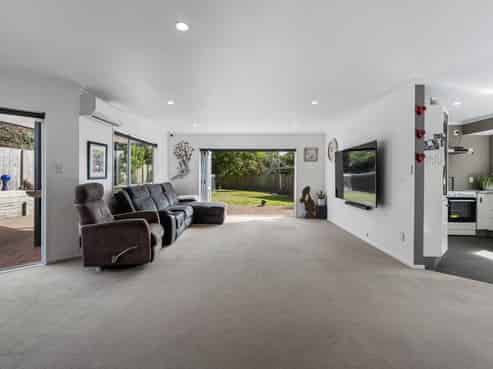 15 Robinson Terrace, Rangatira Park