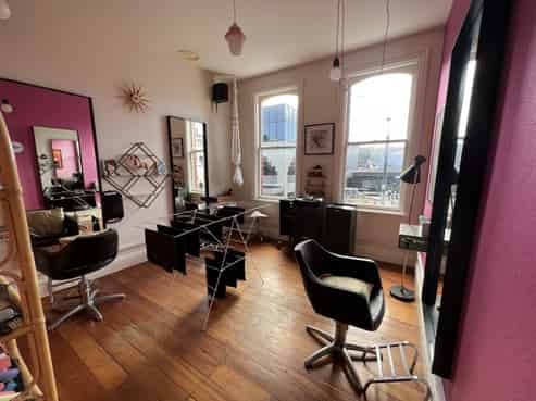 Hairdresser alert!