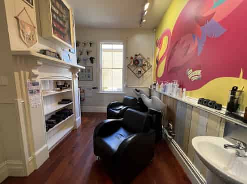 Hairdresser alert!
