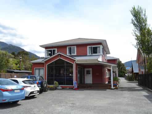 9 Cron Street, Franz Josef Glacier