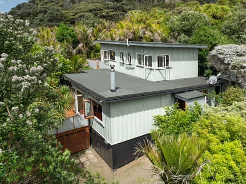 33 Glenesk Road, Piha