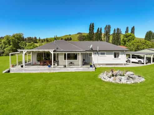 82 Thorn Road, Dovedale