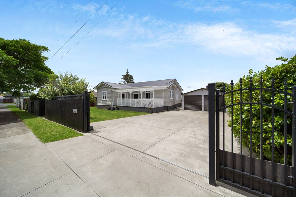 Sold 2 Wedgwood Avenue, Mangere East realestate.co.nz
