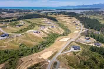260  Bronte Road West, Mahana