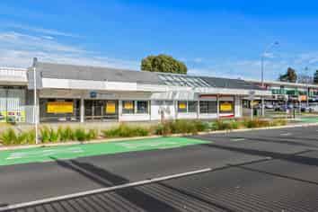 Commanding Cameron Road Opportunity!