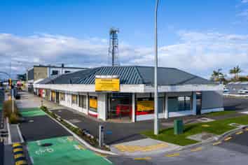 Commanding Cameron Road Opportunity!