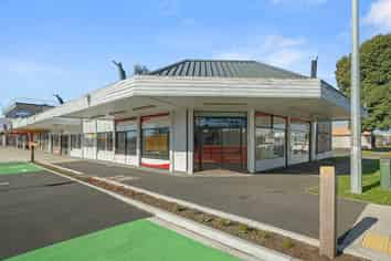 Commanding Cameron Road Opportunity!