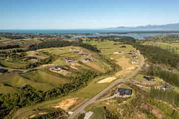 280 Bronte Road West, Mahana