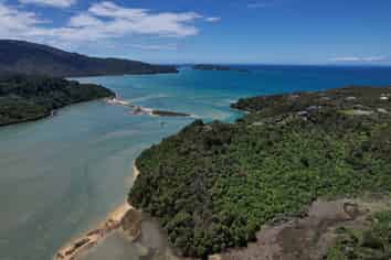 27 Lady Barkly Grove, Kaiteriteri