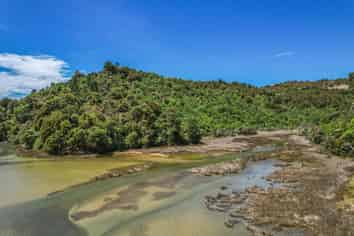27 Lady Barkly Grove, Kaiteriteri