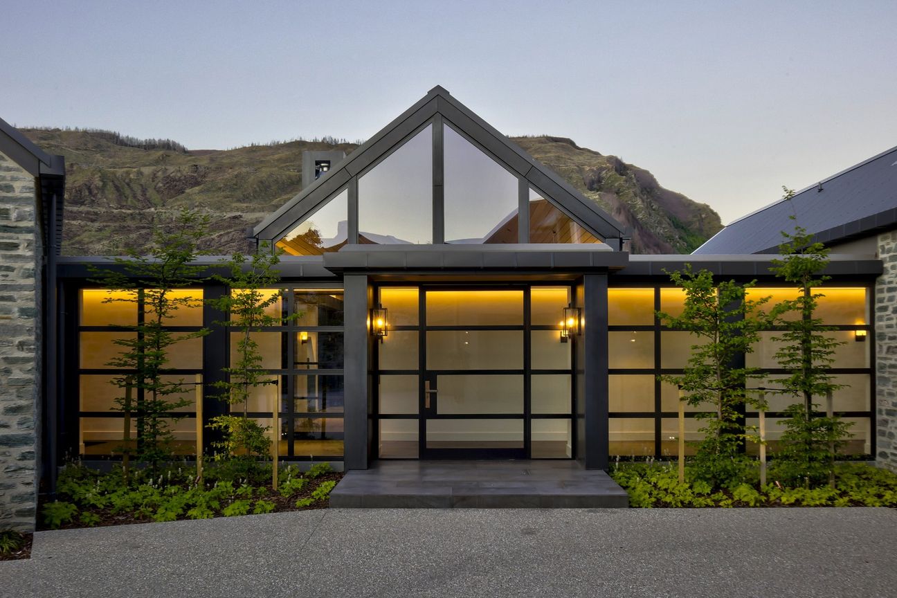 A MASTERPIECE IN MILLBROOK - Aanzicht 3