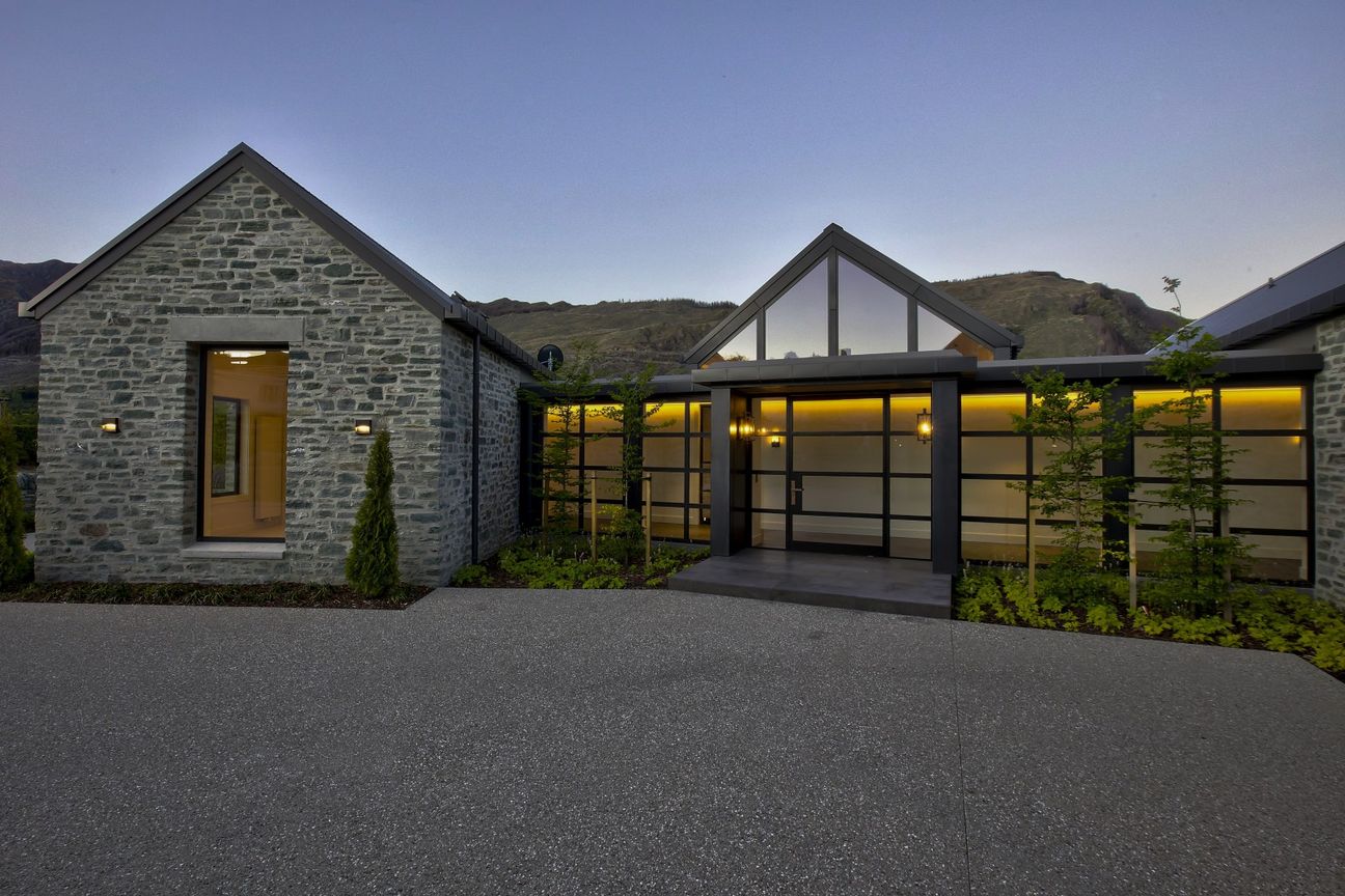 A MASTERPIECE IN MILLBROOK - Aanzicht 2