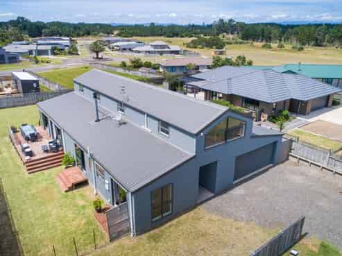 35 Barling Street, Himatangi Beach