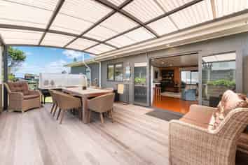 607 Pukehina Parade, Pukehina