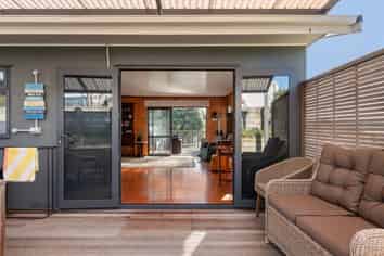 607 Pukehina Parade, Pukehina