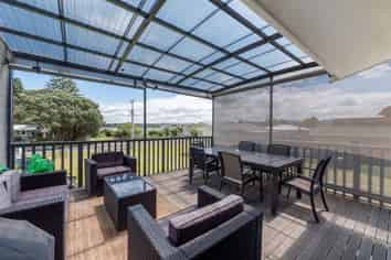 607 Pukehina Parade, Pukehina