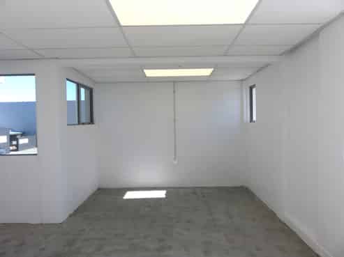 Light-filled Laneway Office