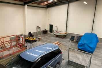 Modern secure warehouse in professionally managed complex
