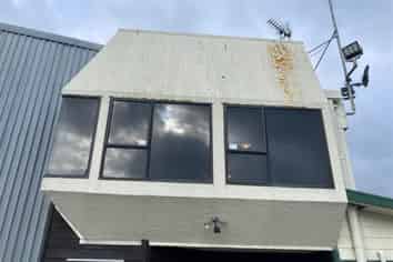 Modern secure warehouse in professionally managed complex