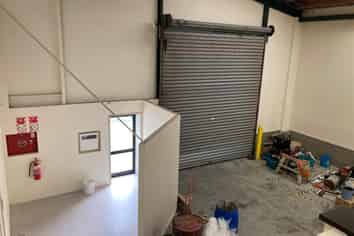 Modern secure warehouse in professionally managed complex