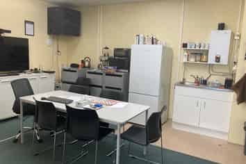 Unit in Well Known Business Park - Tawa