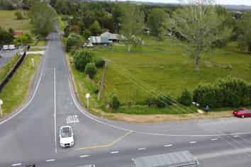 DAIRY FLAT HIGHWAY CORNER SITE YARD SPACE
