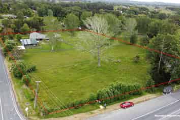 DAIRY FLAT HIGHWAY CORNER SITE YARD SPACE
