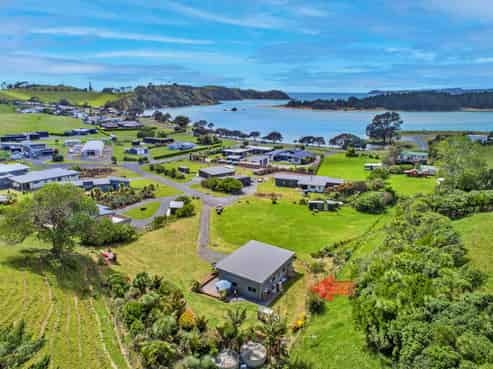 11 Chilcott Road, Whananaki