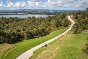 13 Trig Station Rise, Paremoremo
