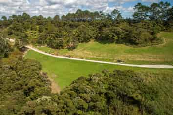15 Trig Station Rise, Paremoremo