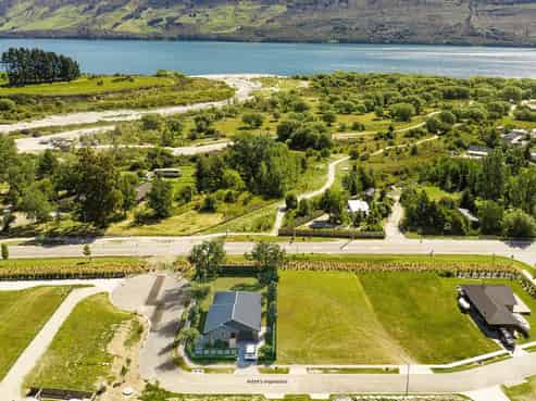 8 Buckler Burn Street, Glenorchy