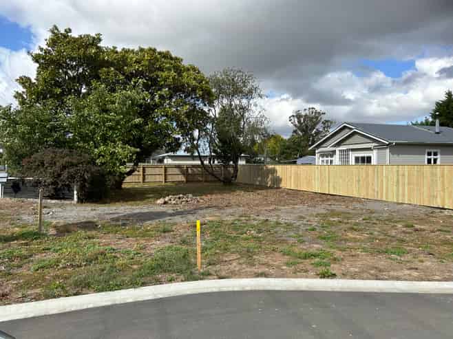 471 High Street South, Carterton